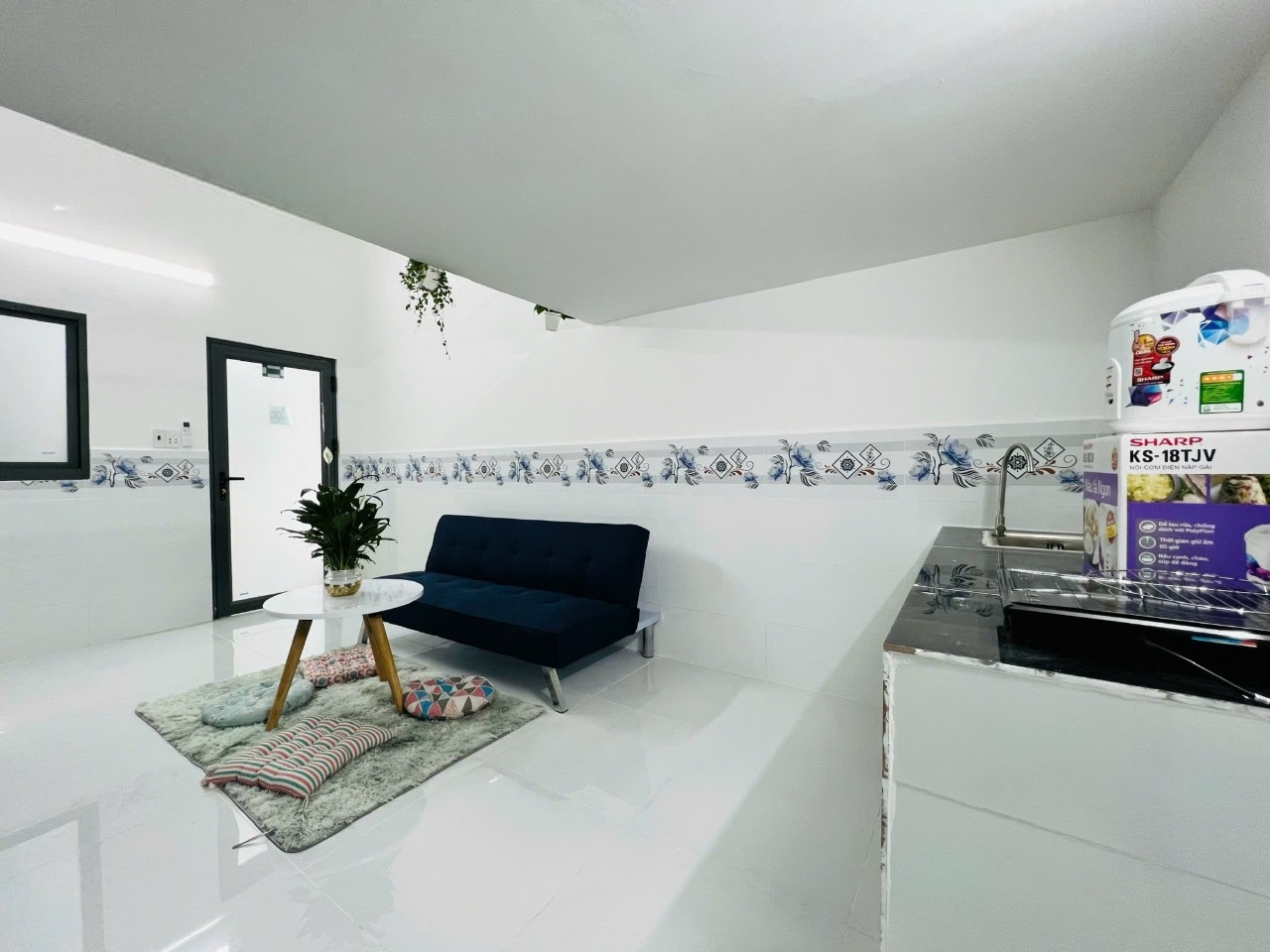 Phòng trọ Duplex 25m2 tại DP Room Hương Lộ 2 - Bình Tân  - Phòng khách