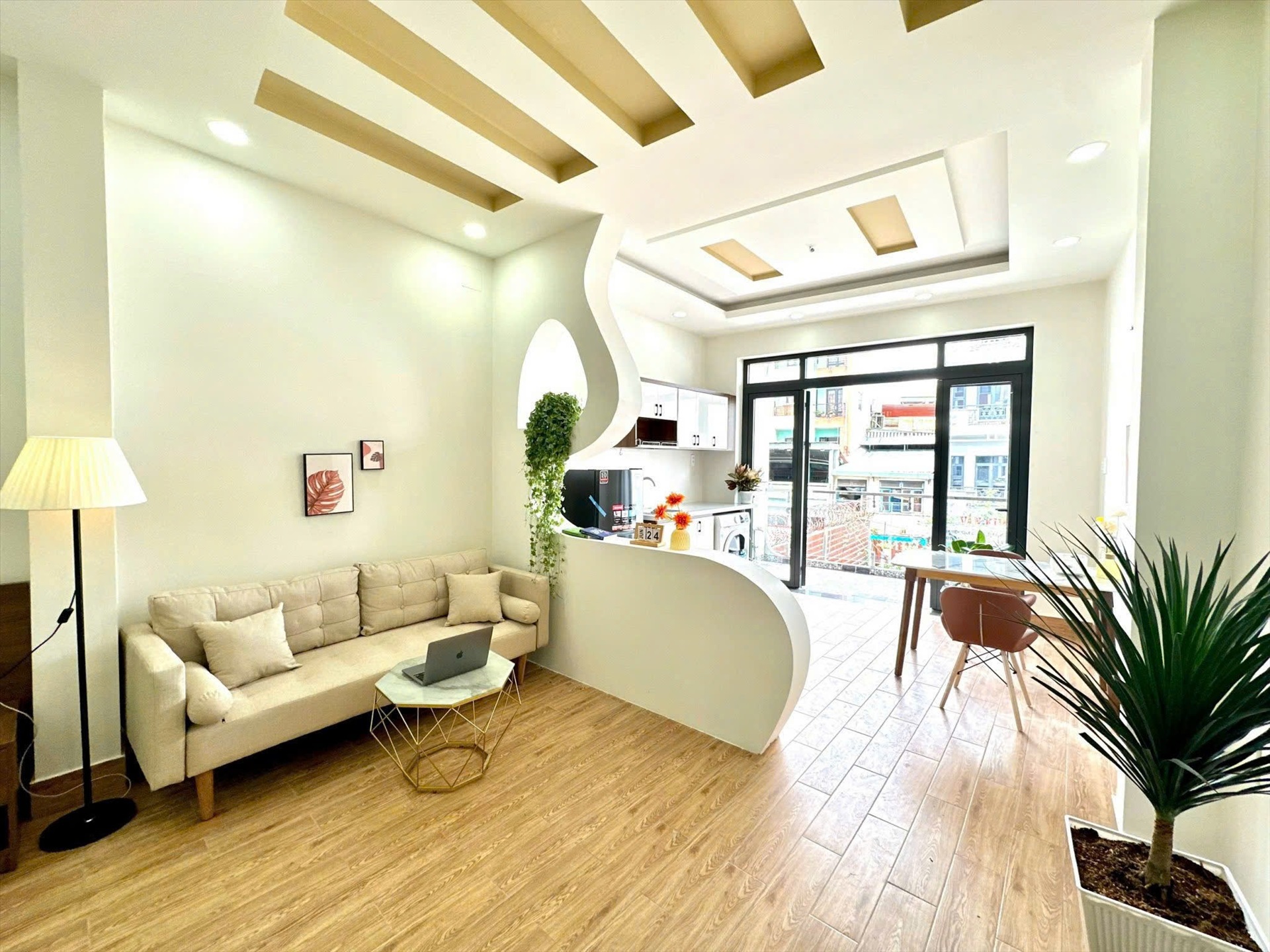 Phòng trọ 1 Phòng ngủ 45m2 tại TT House Lạc Long Quân - Tân Bình - Phòng khách