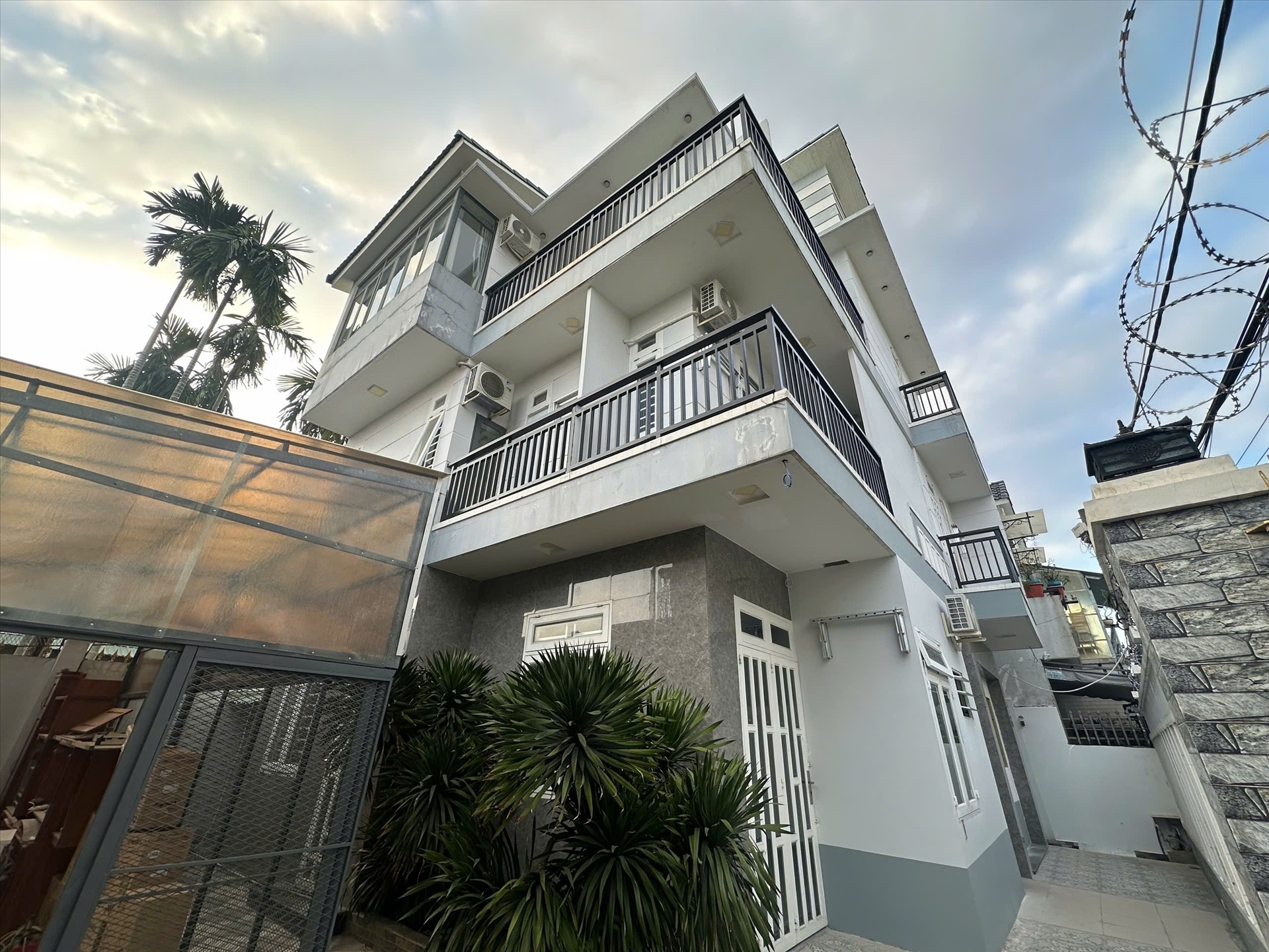 Phòng trọ BT House Thạnh Lộc 29 - Quận 12 - Toàn cảnh tòa nhà (*)
