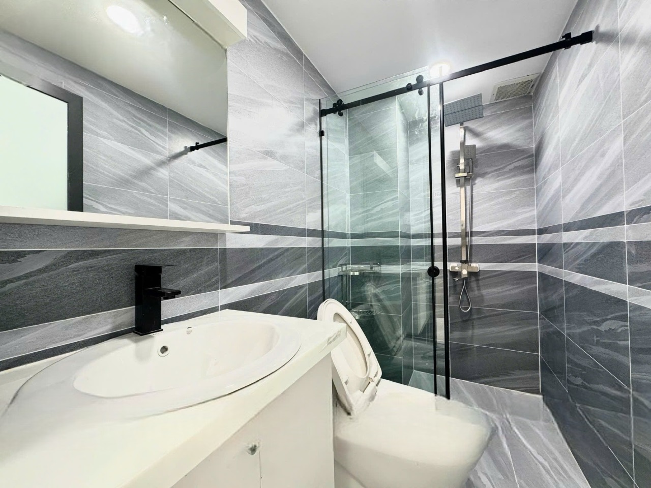 Phòng trọ Studio 35m2 tại CT House Bắc Hải - Quận 10 - Phòng tắm