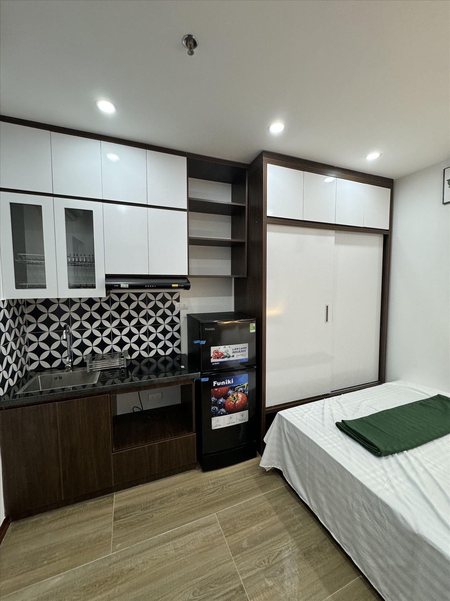 Phòng trọ Studio 20m2 tại HY Home Lạc Long Quân - Tây Hồ - Phòng ngủ