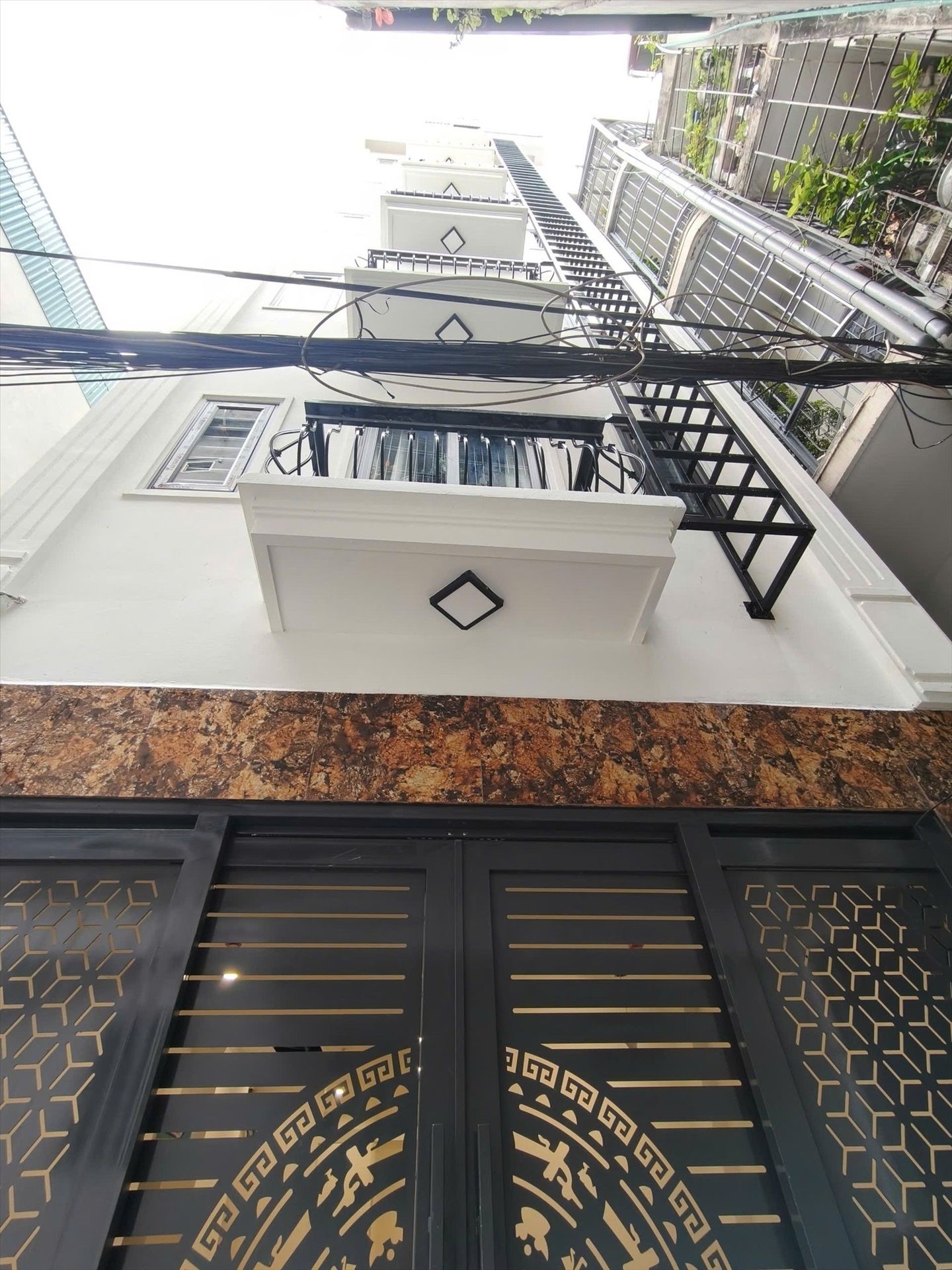 Phòng trọ HN Home Đê La Thành - Đống Đa - Toàn cảnh tòa nhà (*)
