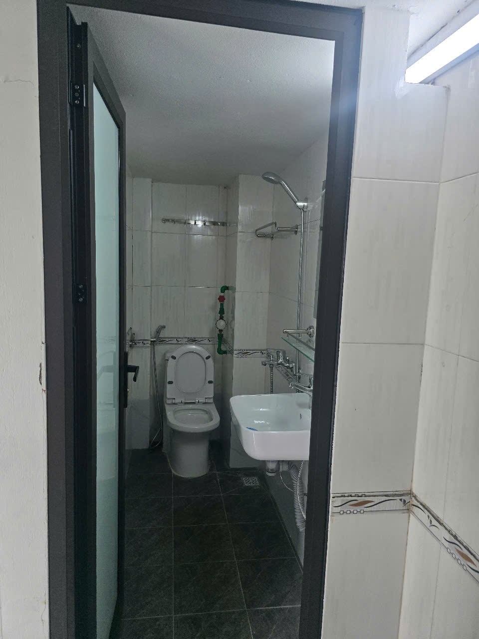 Phòng trọ Studio 25m2 tại BN Home Đỗ Đức Dục - Nam Từ Liêm - Phòng tắm