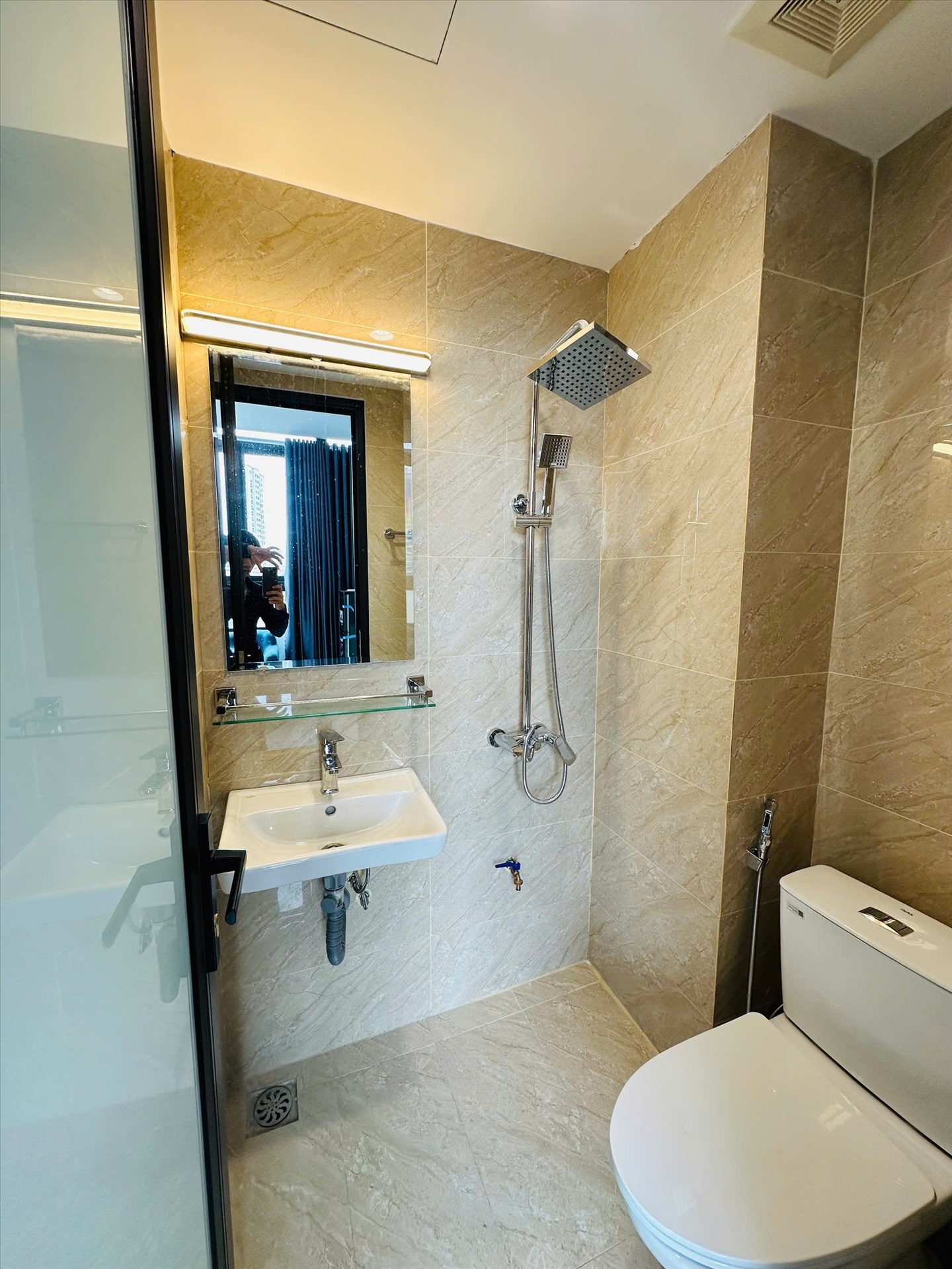 Phòng trọ Studio 30m2 tại HN Home Đê La Thành - Ba Đình - Phòng tắm