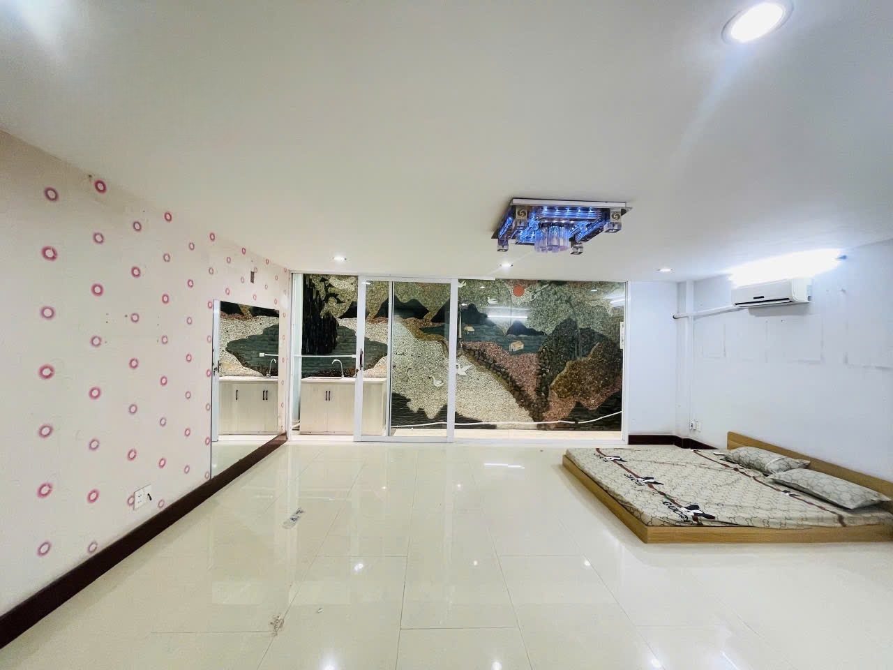 Phòng trọ ĐHQ House Hoàng Bật Đạt - Tân Bình - Phòng (*)