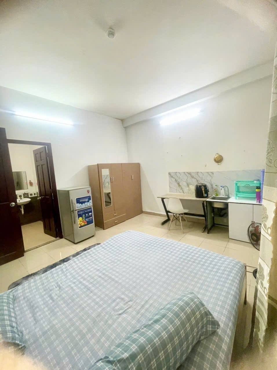 Phòng trọ Studio 30m2 tại AT Home Văn Chung - Tân Bình - Phòng khách