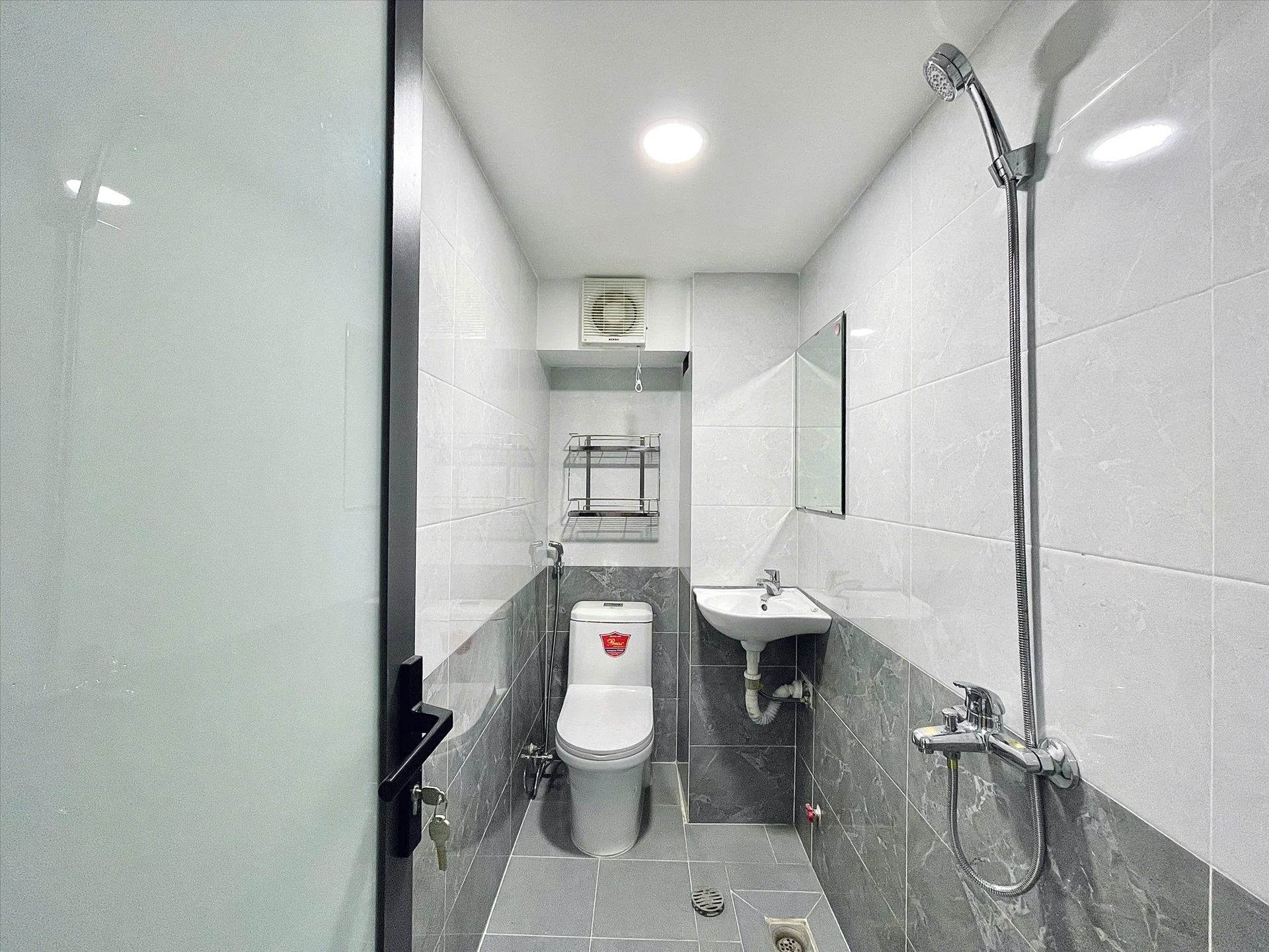 Phòng trọ Studio 25m2 tại AH Home Bạch Đằng - Tân Bình - Phòng tắm