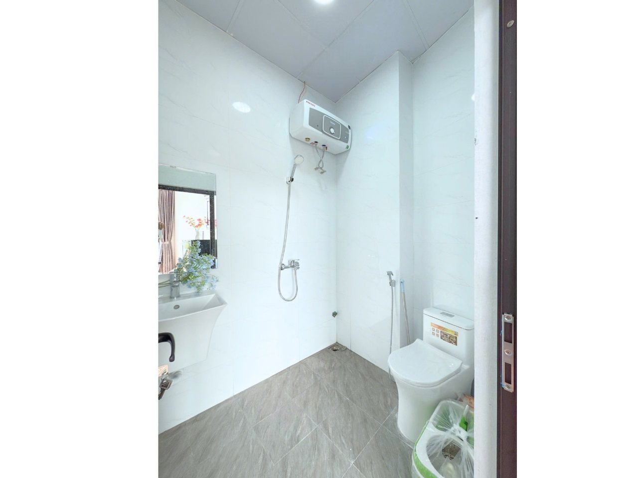 Phòng trọ Studio 35m2 tại Salahomes Hồng Mai - Hai Bà Trưng - Phòng tắm