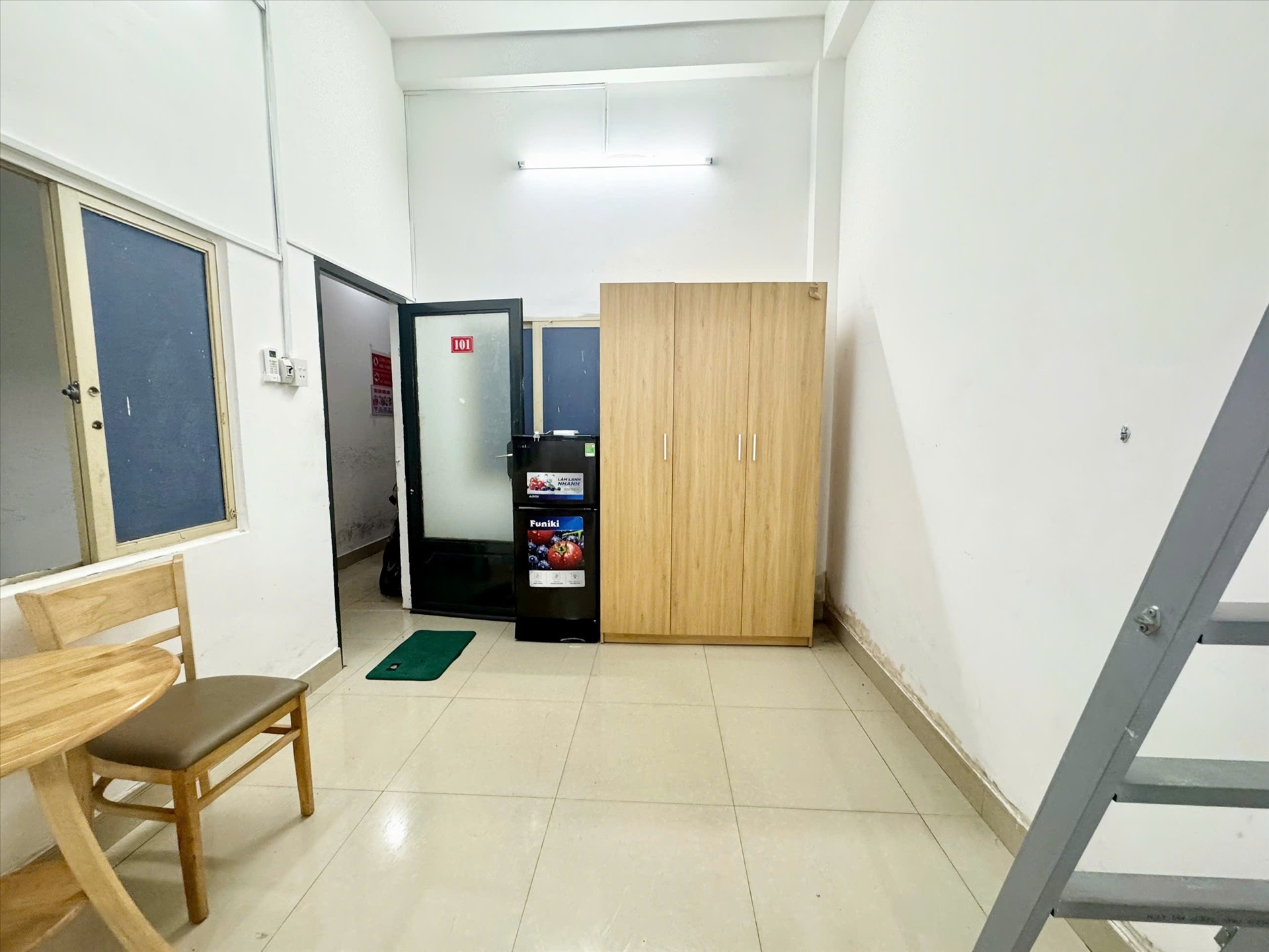Phòng trọ Duplex 25m2 tại MP Houes Đường D9 - Tân Phú - Phòng khách