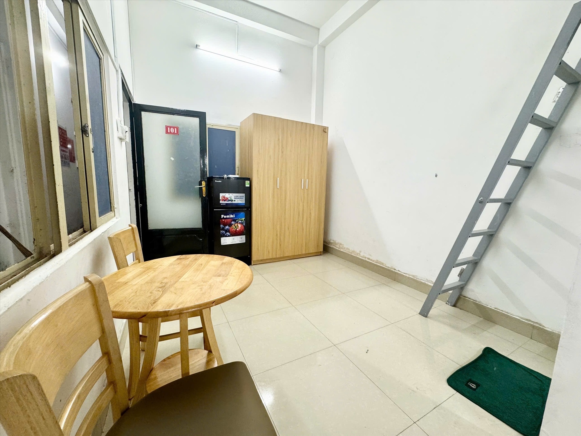 Phòng trọ Duplex 25m2 tại MP Houes Đường D9 - Tân Phú - Phòng khách