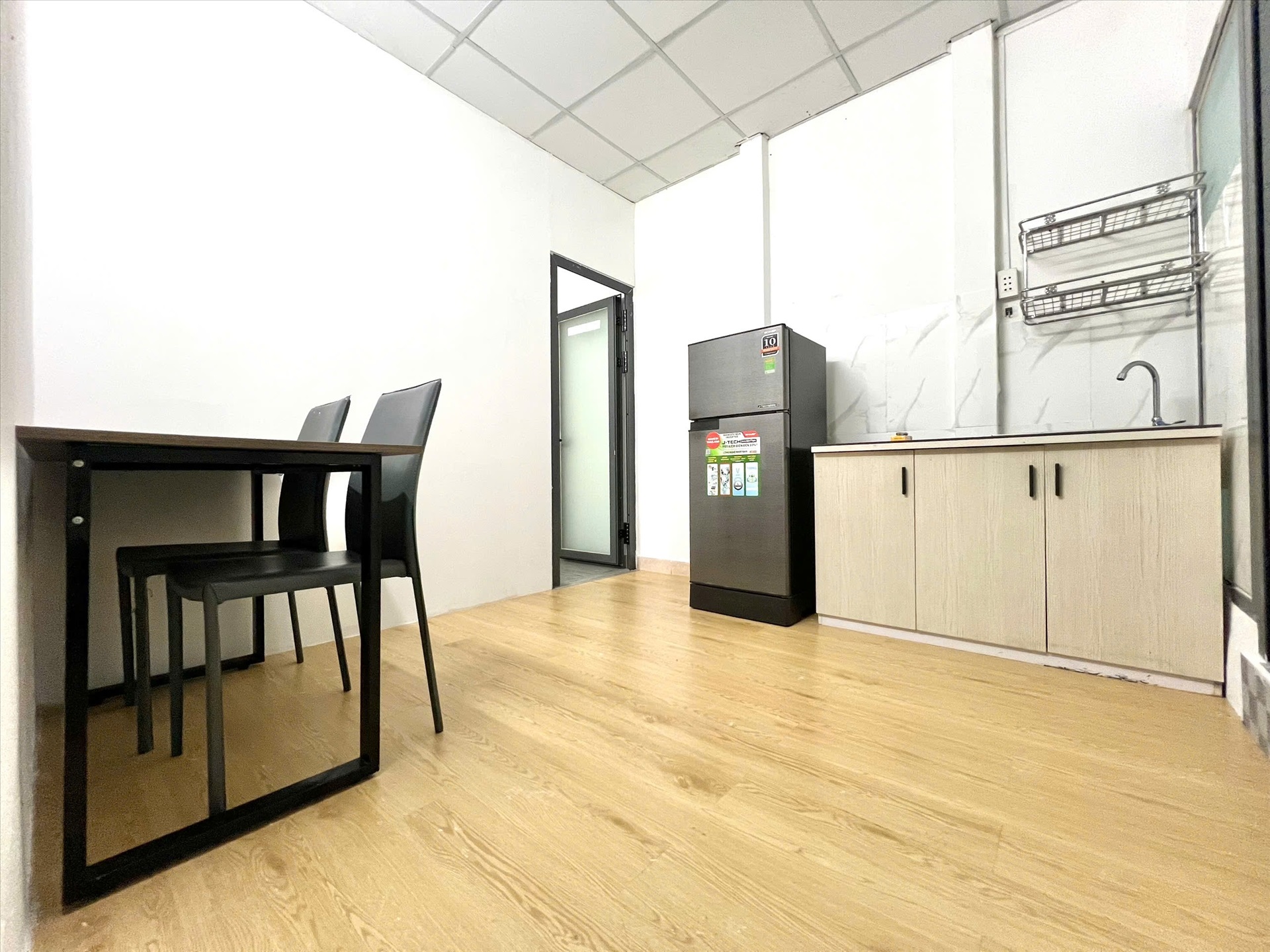 Phòng trọ 1 Phòng ngủ 50m2 tại HK Home Hồng Hà - Tân Bình - Phòng khách