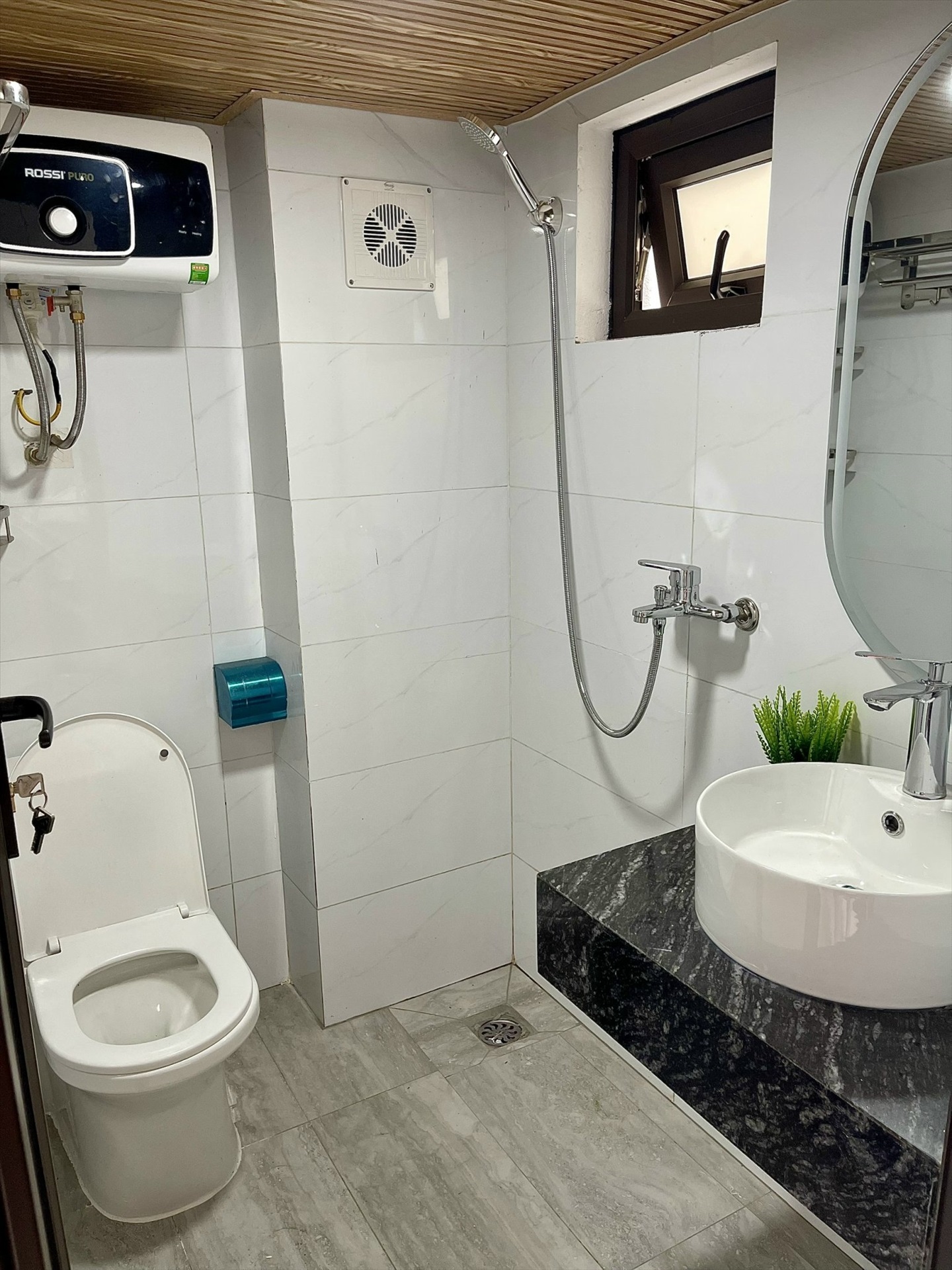 Phòng trọ Duplex 25m2 tại Funhome Đại Từ - Hoàng Mai - Phòng tắm