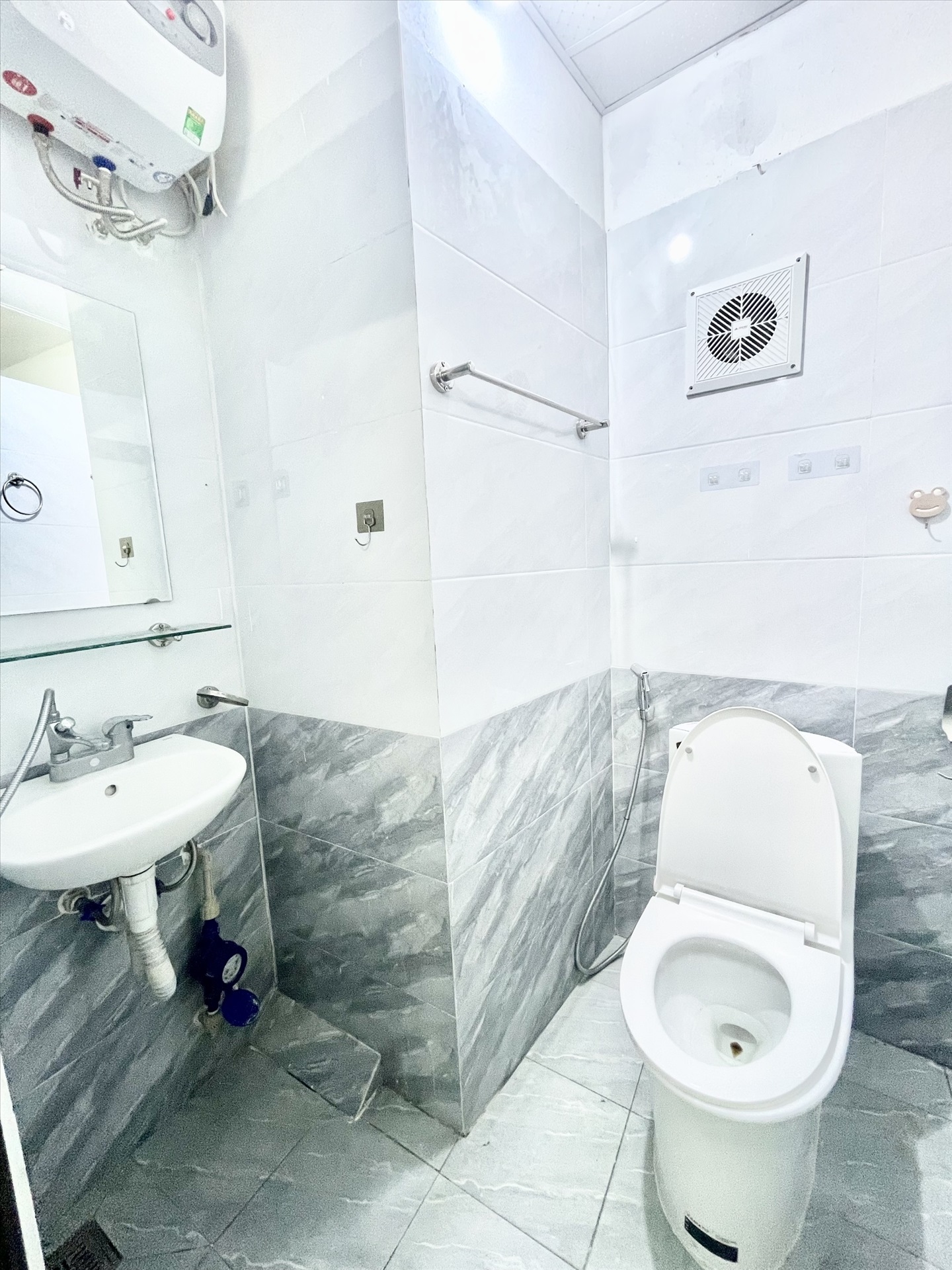 Phòng trọ Studio 25m2 tại Funhome 7 Lĩnh Nam - Hoàng Mai - Phòng tắm