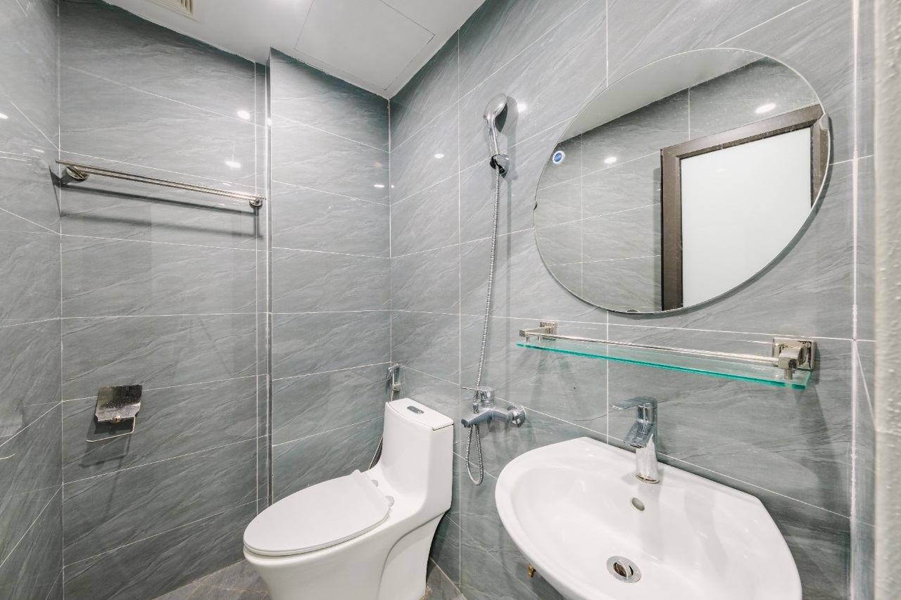 Phòng trọ Duplex 25m2 tại Funhome 1 Định Công Thượng - Hoàng Mai - Phòng tắm