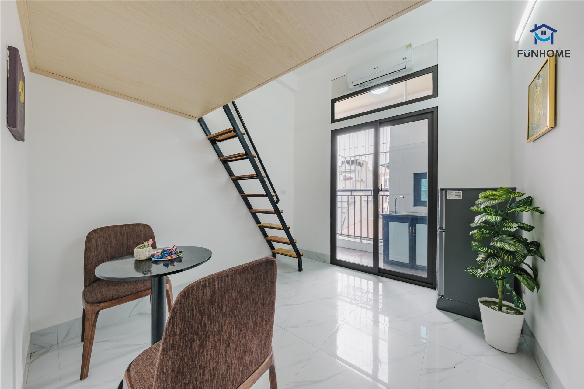 Phòng trọ Duplex 25m2 tại Funhome 10 Lĩnh Nam - Hoàng Mai - Phòng khách