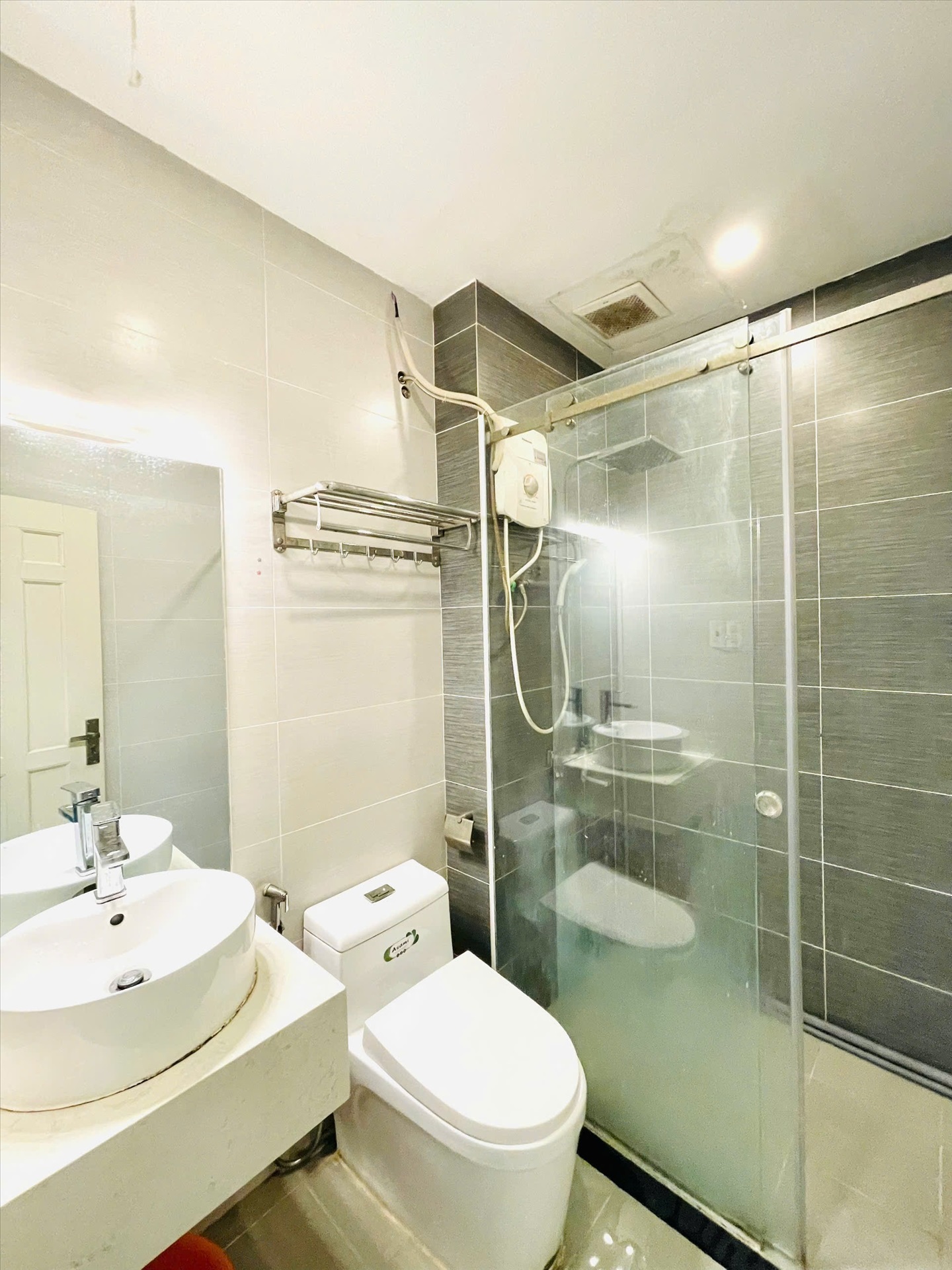 Phòng trọ Studio 25m2 tại NH Home Thành Thái - Quận 10 - Phòng tắm