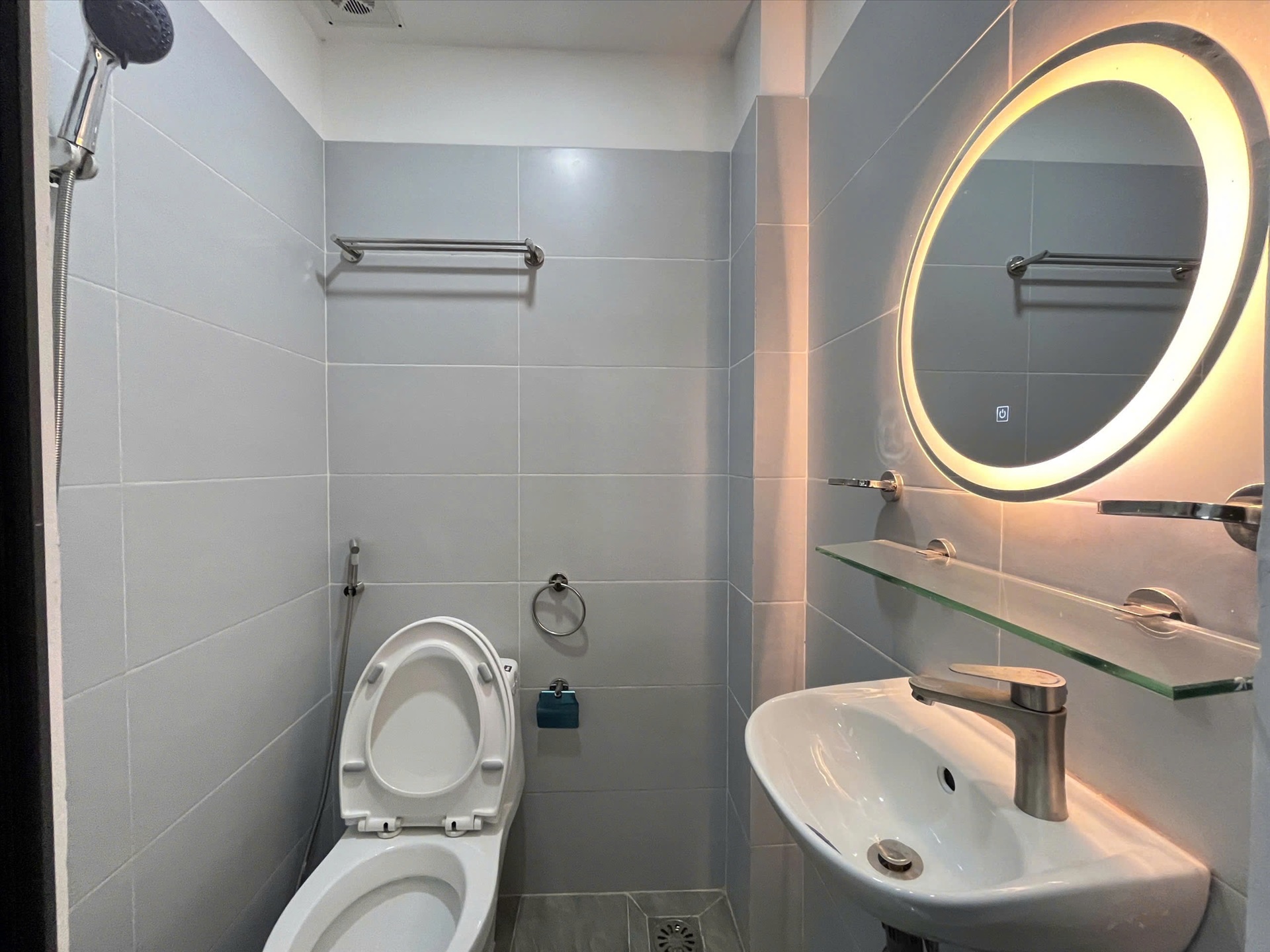 Phòng trọ Duplex 25m2 tại Redhomes Hiệp Nhất - Tân Bình - Phòng tắm