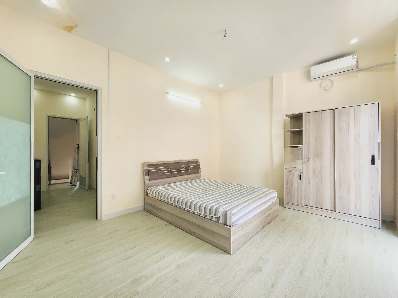 Phòng trọ Sunshine Apartment Tân Trang - Tân Bình - Phòng (*)