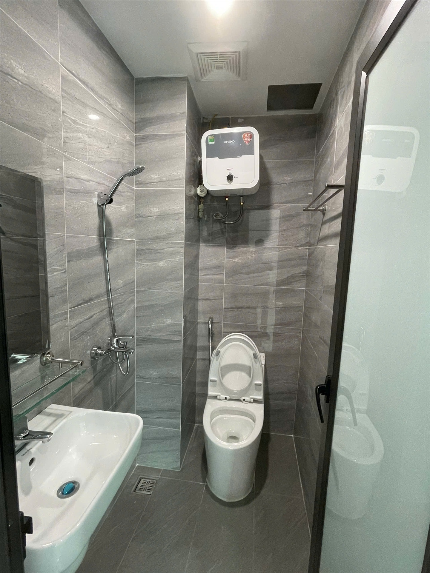 Phòng trọ Studio 30m2 tại HM House Định Công Thượng - Hoàng Mai - Phòng tắm