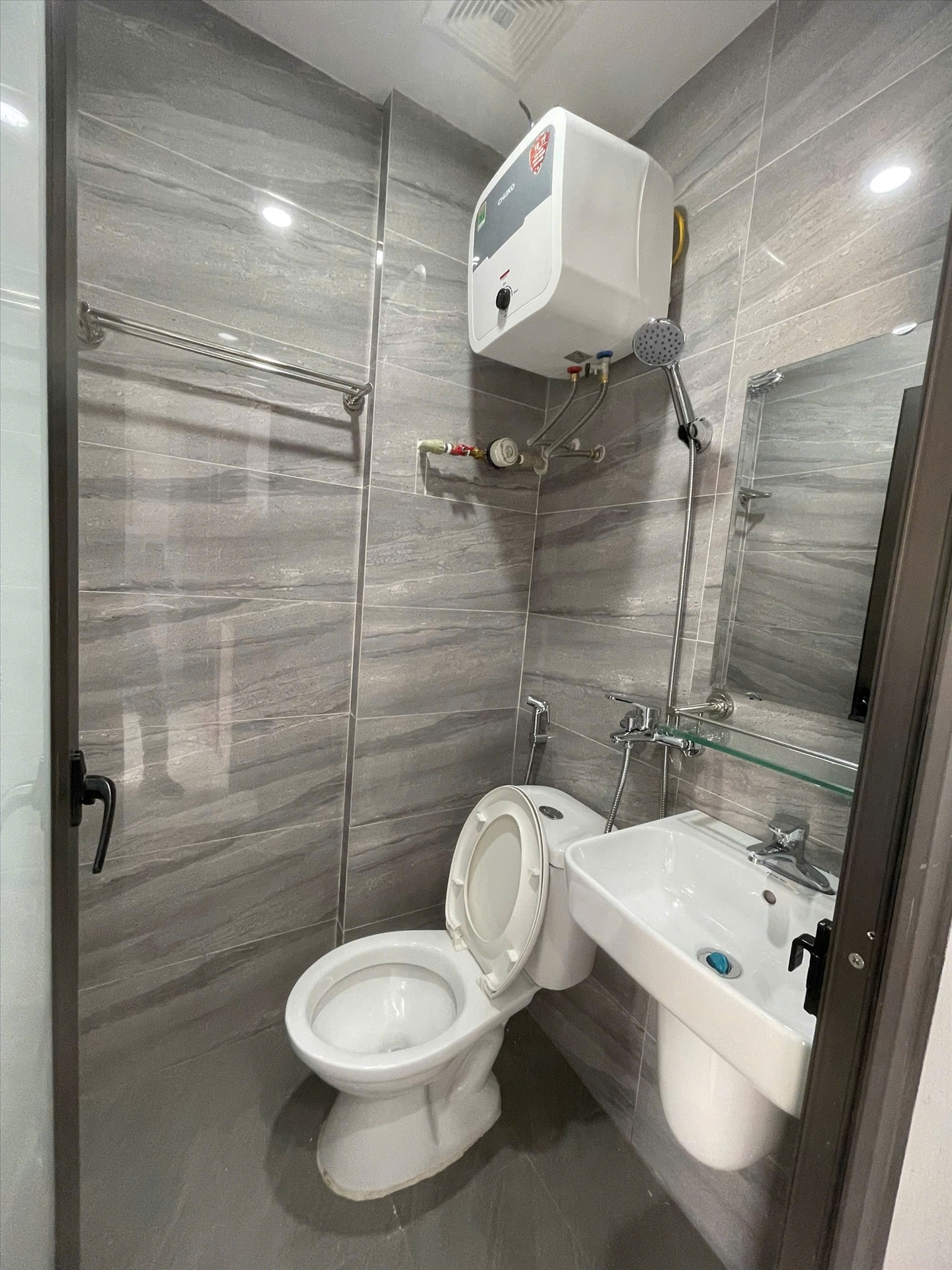 Phòng trọ Studio 30m2 tại HM House Định Công Thượng - Hoàng Mai - Phòng tắm
