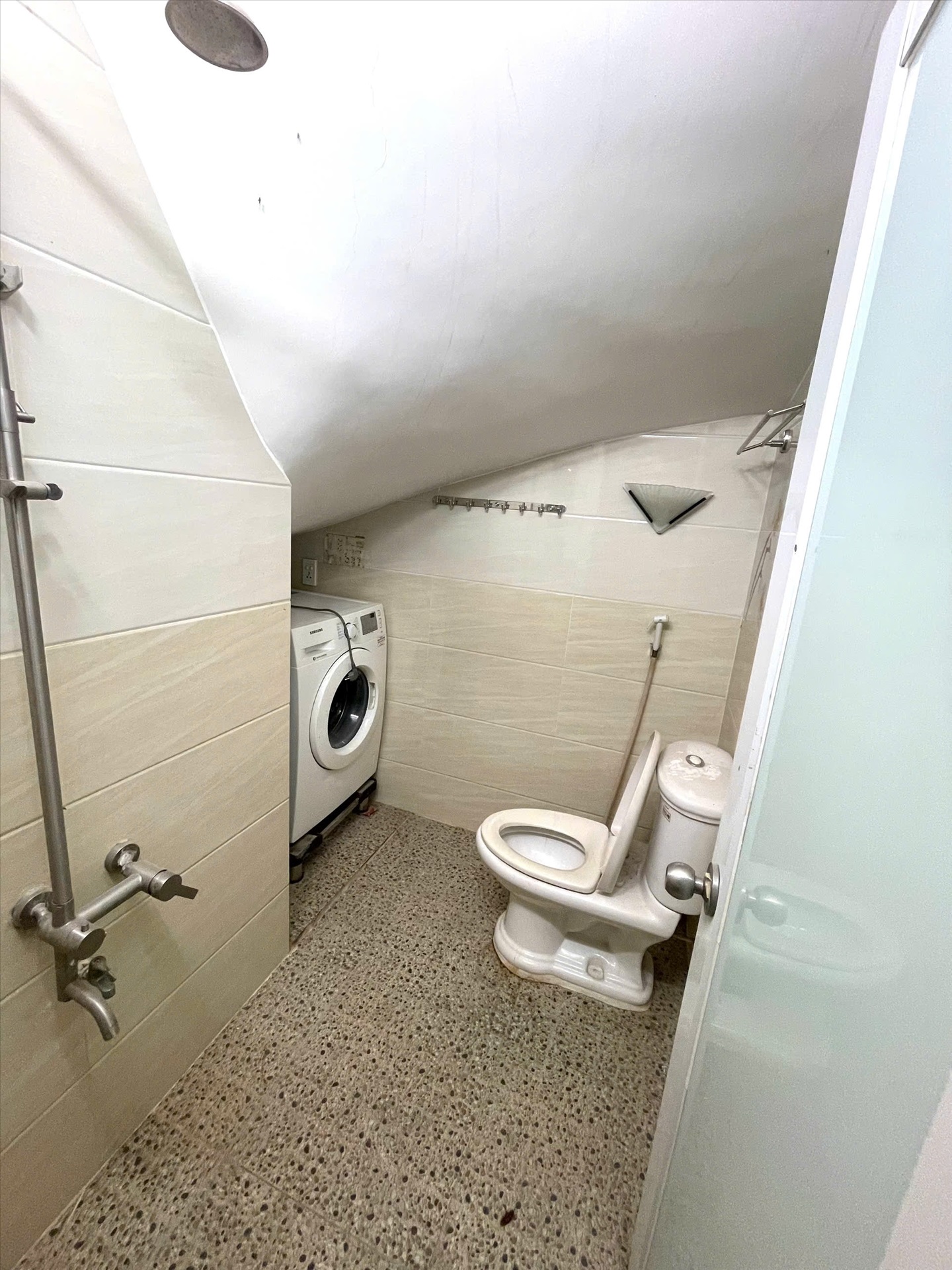 Phòng trọ Studio 18m2 tại D House Đường số 4 - Quận 3 - Phòng tắm