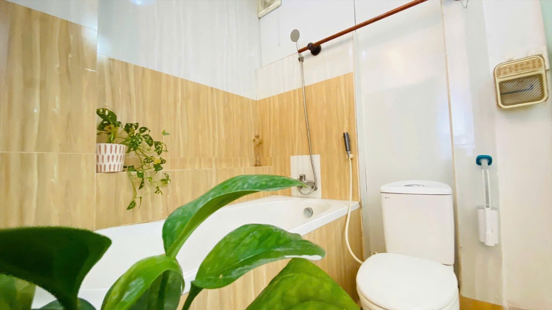Phòng trọ Studio 30m2 tại TQ Home Cô Giang - Quận 1 - Phòng tắm