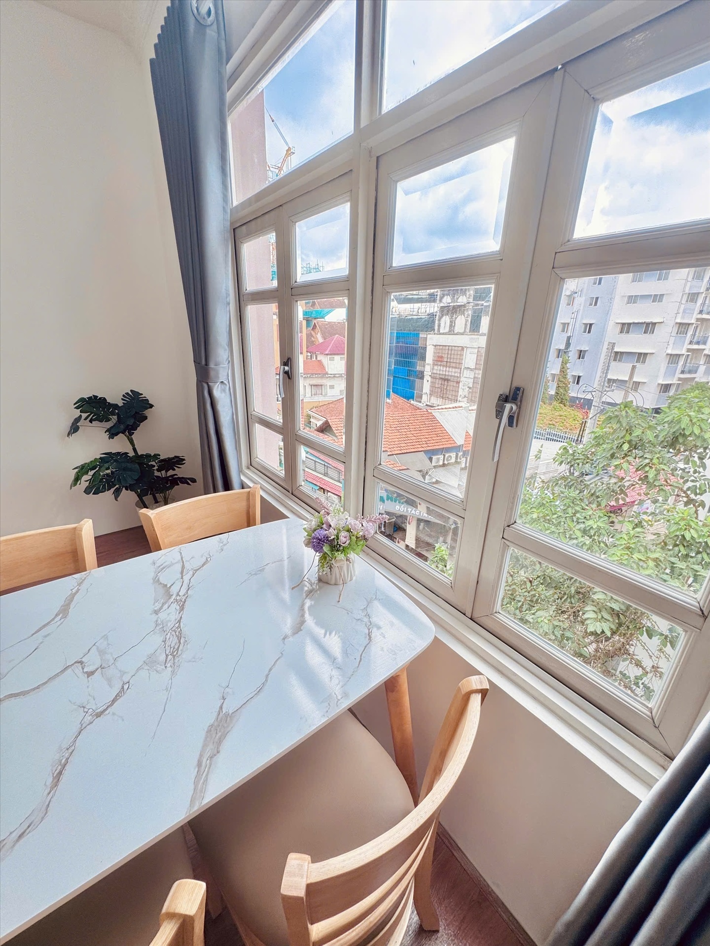 Phòng trọ 2 Phòng ngủ 50m2 tại AT House Hoàng Diệu - Phú Nhuận - Phòng khách