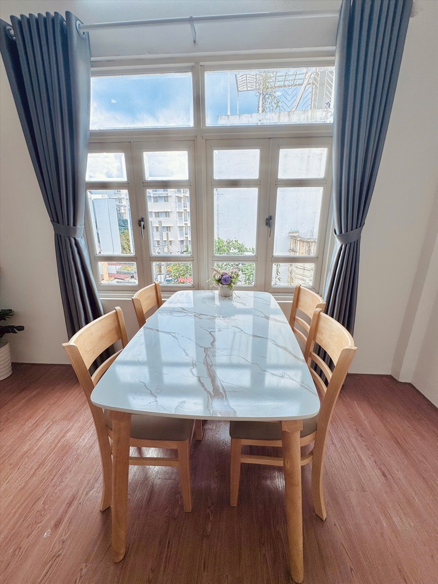 Phòng trọ 2 Phòng ngủ 50m2 tại AT House Hoàng Diệu - Phú Nhuận - Phòng khách