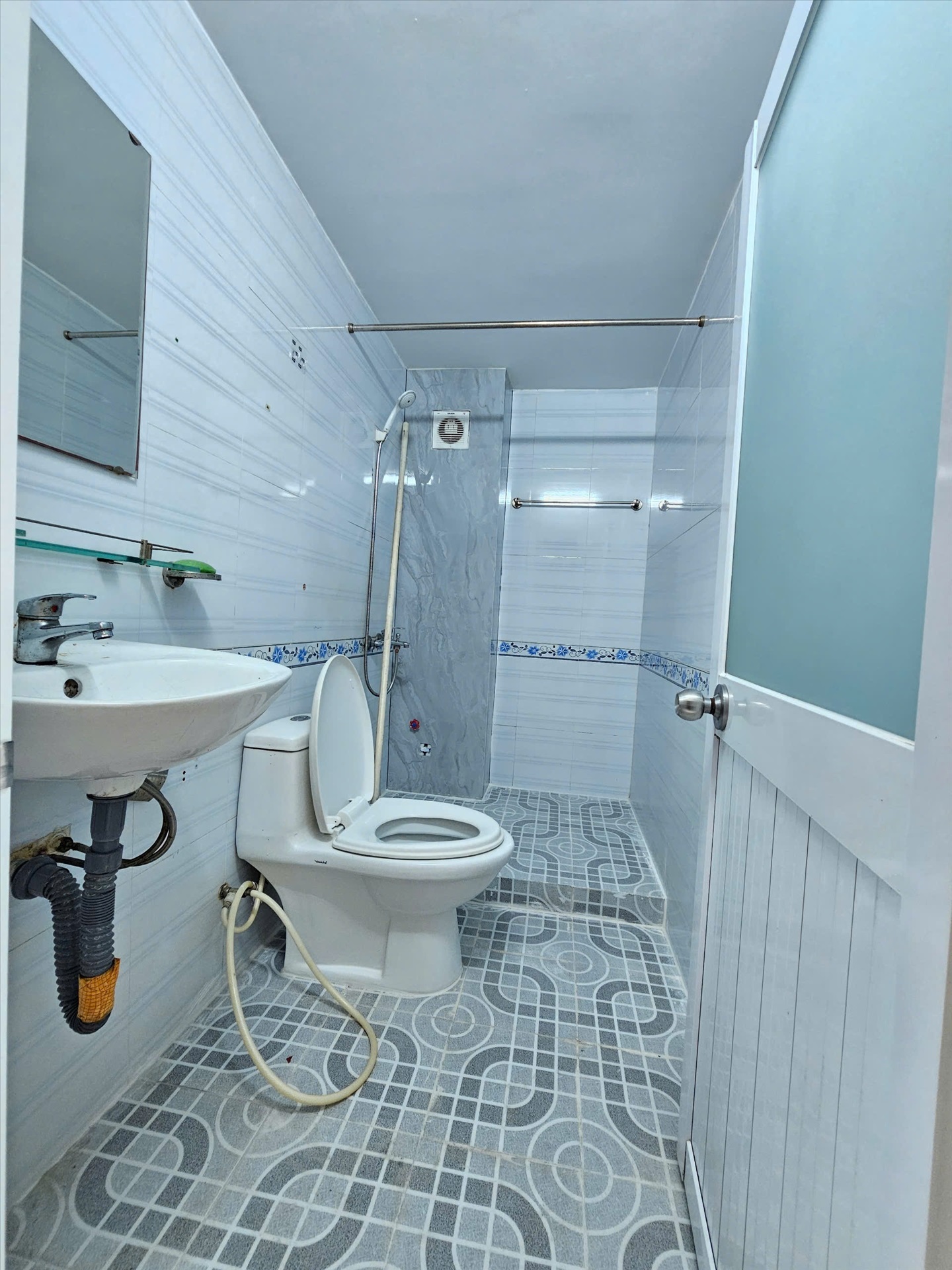Phòng trọ Studio 28m2 tại AV Home Bùi Đình Túy - Bình Thạnh - Phòng tắm