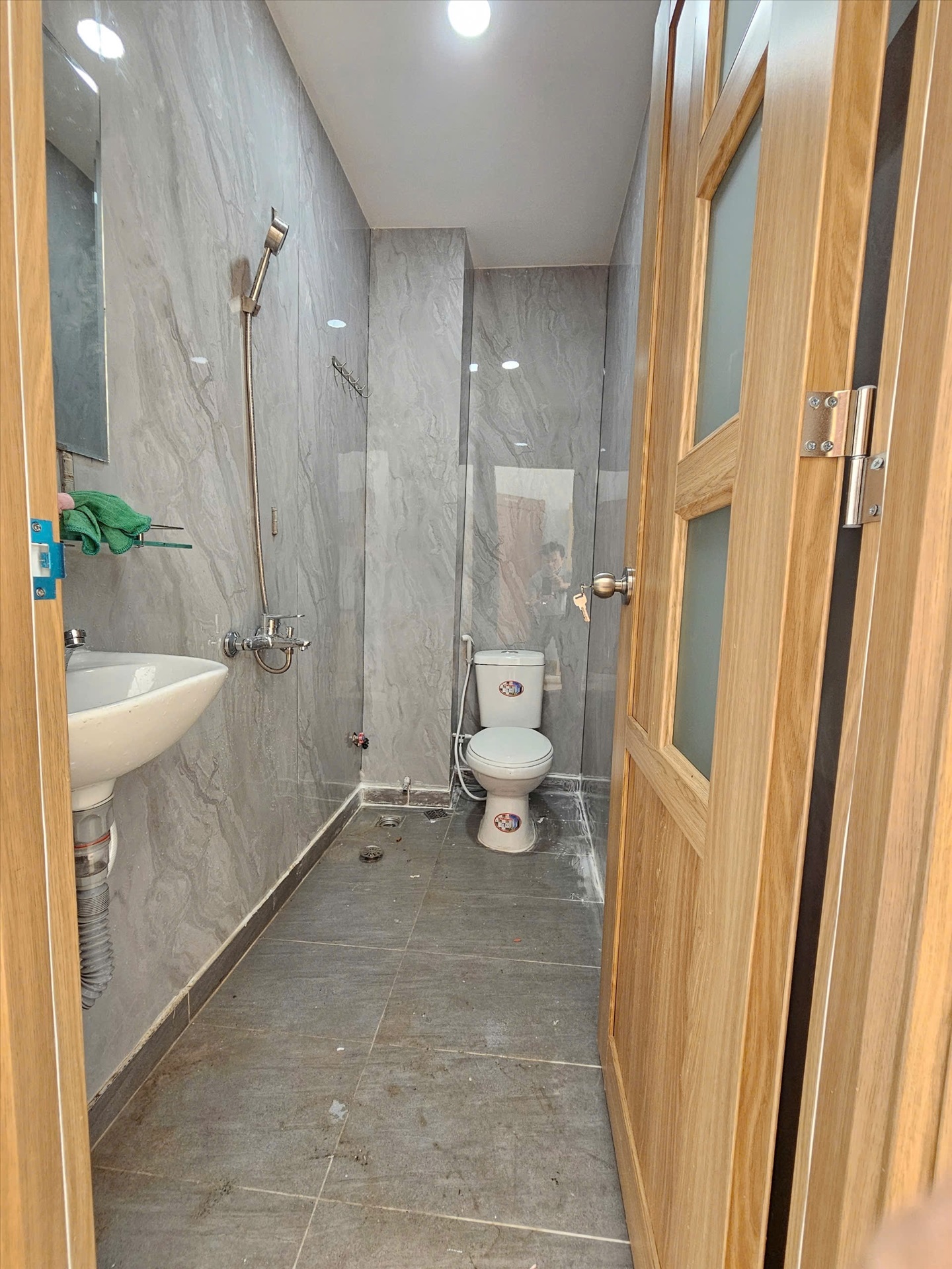 Phòng trọ Studio 30m2 tại AV Home Bùi Đình Túy - Bình Thạnh - Phòng tắm