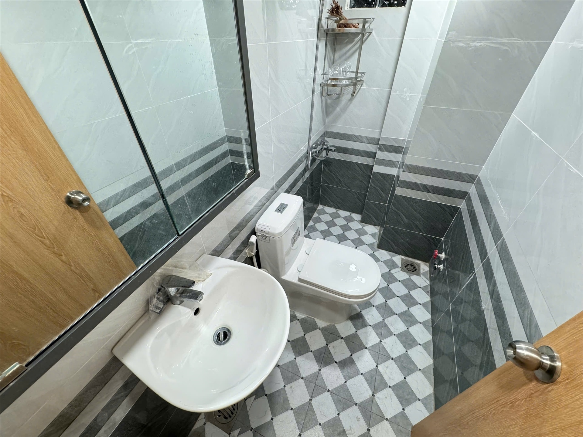 Phòng trọ Studio 20m2 tại Raptor Home Bùi Đình Túy - Bình Thạnh - Phòng tắm