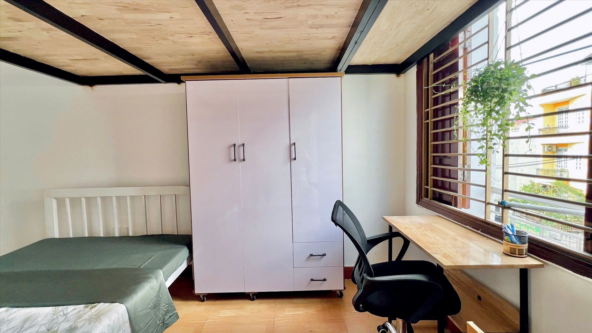 Phòng trọ Duplex 30m2 tại AH Home Tân Chánh Hiệp 24 - Quận 12 - Góc làm việc