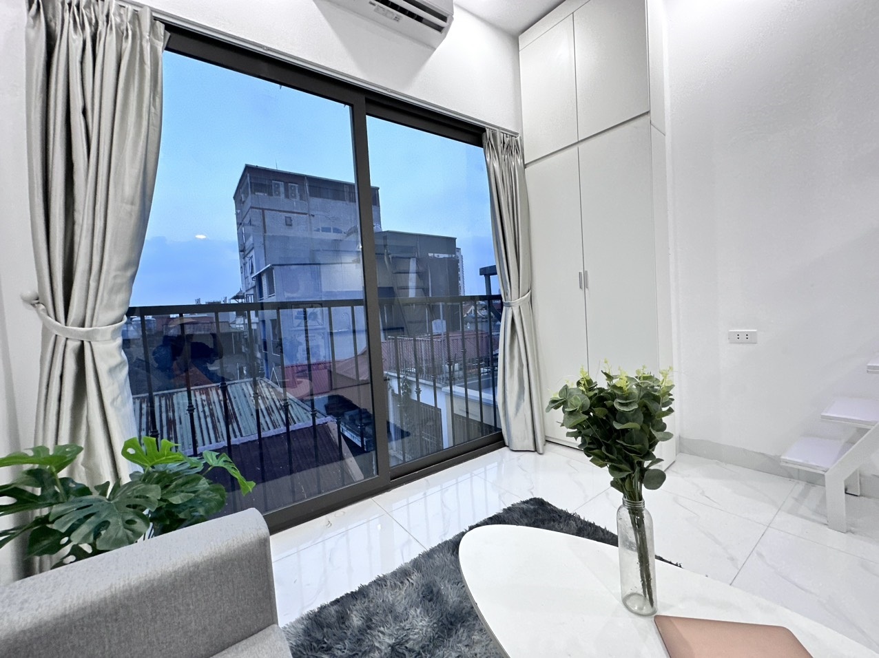 Phòng trọ Duplex 20m2 tại DreamHouse Hoàng Quốc Việt - Cầu Giấy - Phòng khách