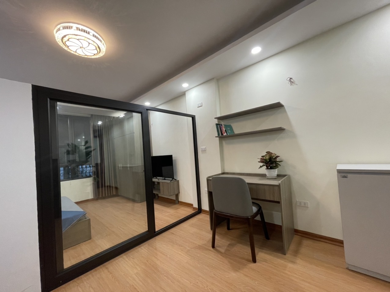 Phòng trọ 1 Phòng ngủ 40m2 tại Sunny Apartment Nguyễn Khang - Cầu Giấy - Góc làm việc