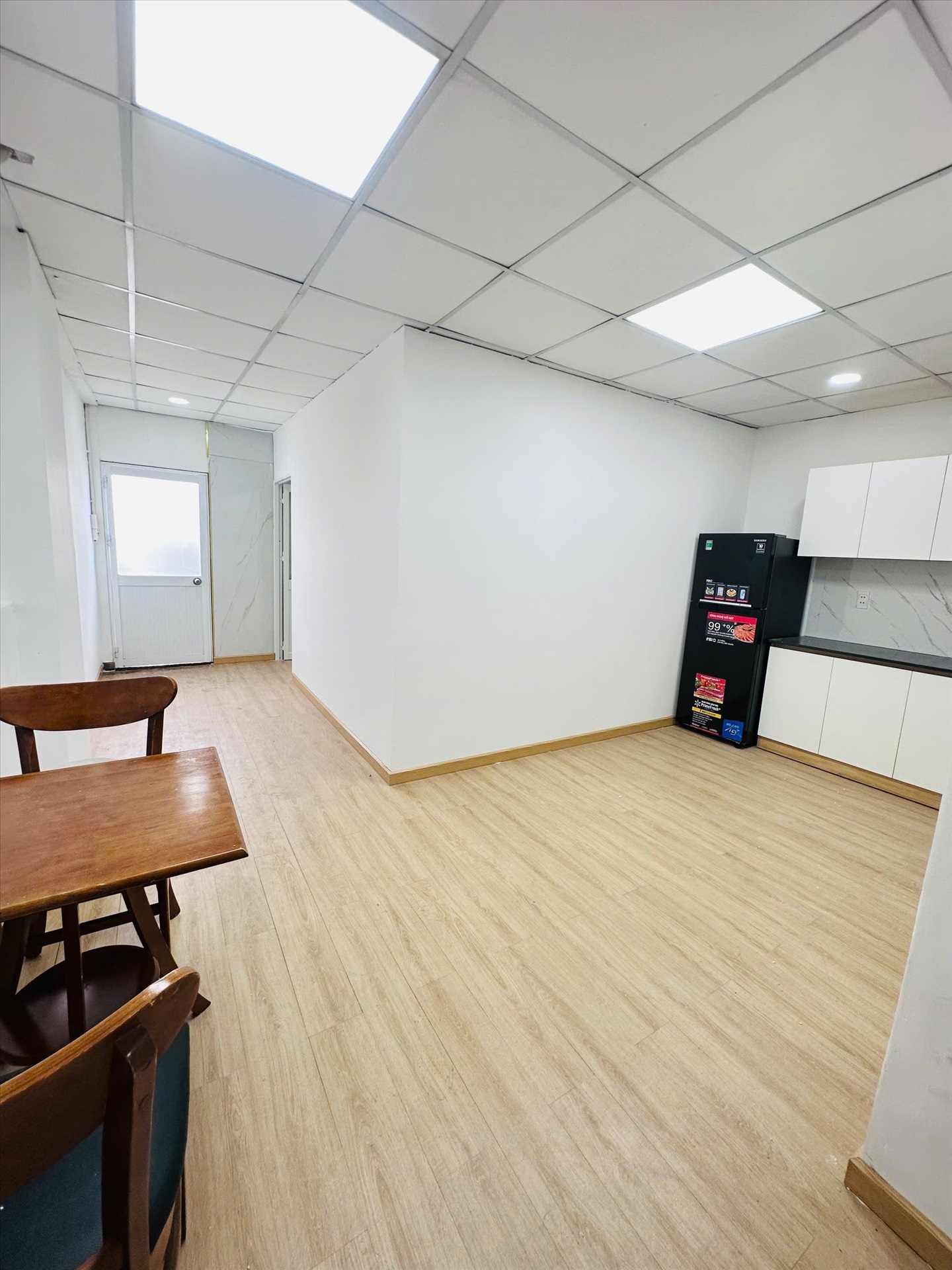 Phòng trọ 1 Phòng ngủ 35m2 tại Rich Home Trần Quốc Hoàn - Tân Bình - Phòng khách