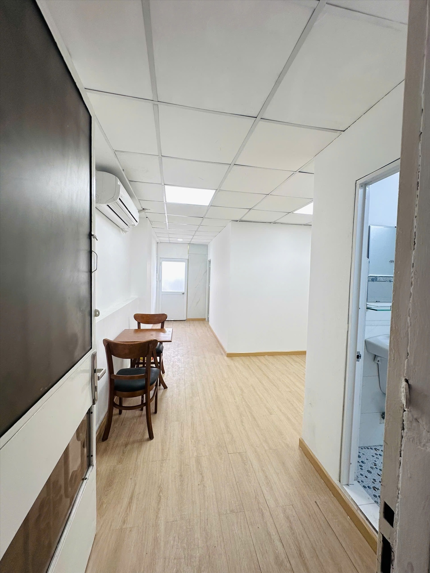 Phòng trọ 1 Phòng ngủ 35m2 tại Rich Home Trần Quốc Hoàn - Tân Bình - Phòng khách