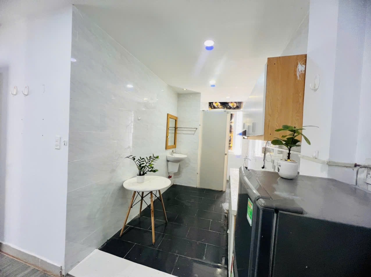 Phòng trọ HI Home Út Tịch - Tân Bình - Phòng (*)