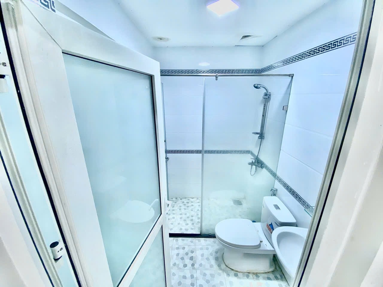 Phòng trọ Studio 28m2 tại Hi Home Giải Phóng - Tân Bình - Phòng tắm
