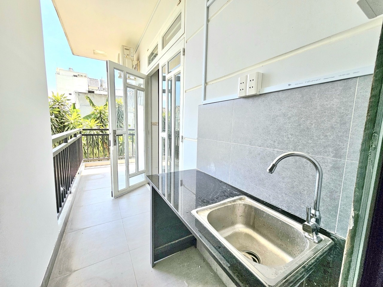 Phòng trọ Studio 20m2 tại BT House Thạnh Lộc 29 - Quận 12 - Ban công
