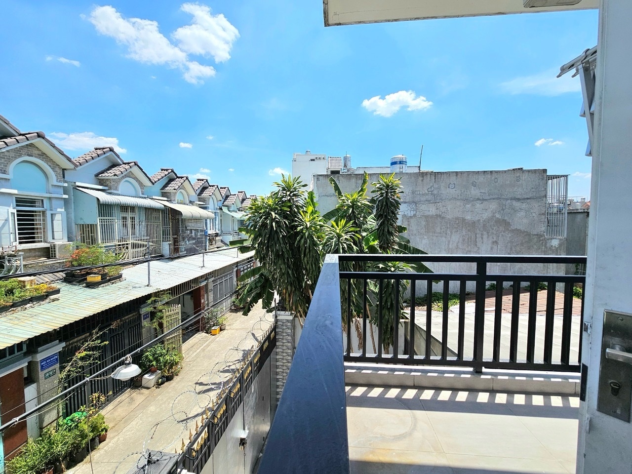 Phòng trọ Studio 20m2 tại BT House Thạnh Lộc 29 - Quận 12 - Ban công