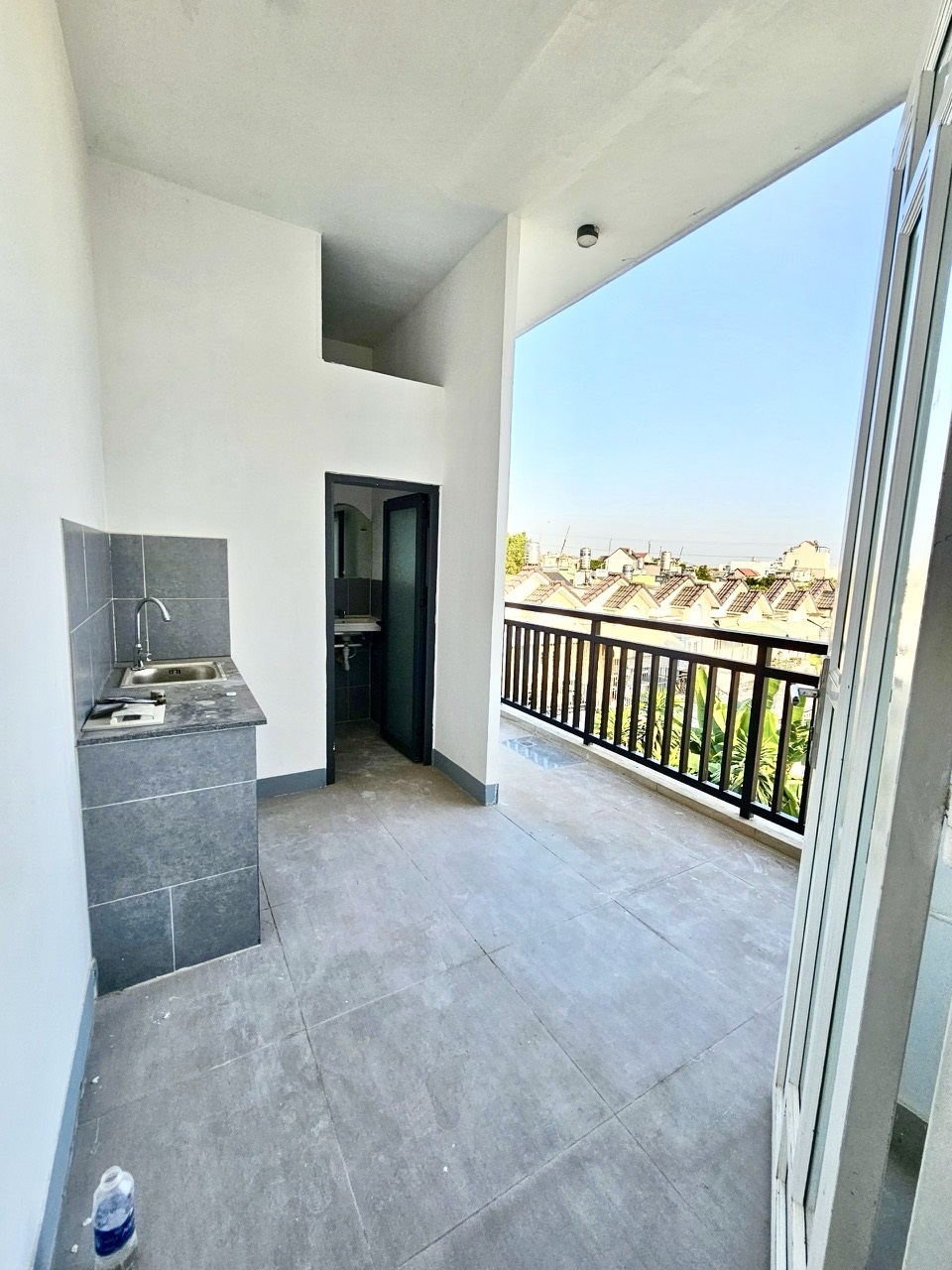 Phòng trọ Studio 20m2 tại BT House Thạnh Lộc 29 - Quận 12 - Ban công