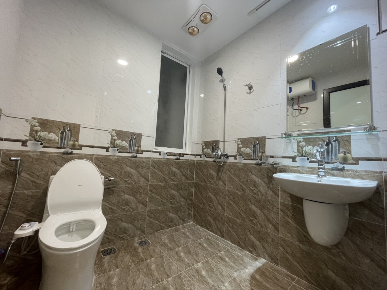 Phòng trọ Studio 25m2 tại Sunny Apartment Nguyễn Khang - Cầu Giấy - Phòng tắm