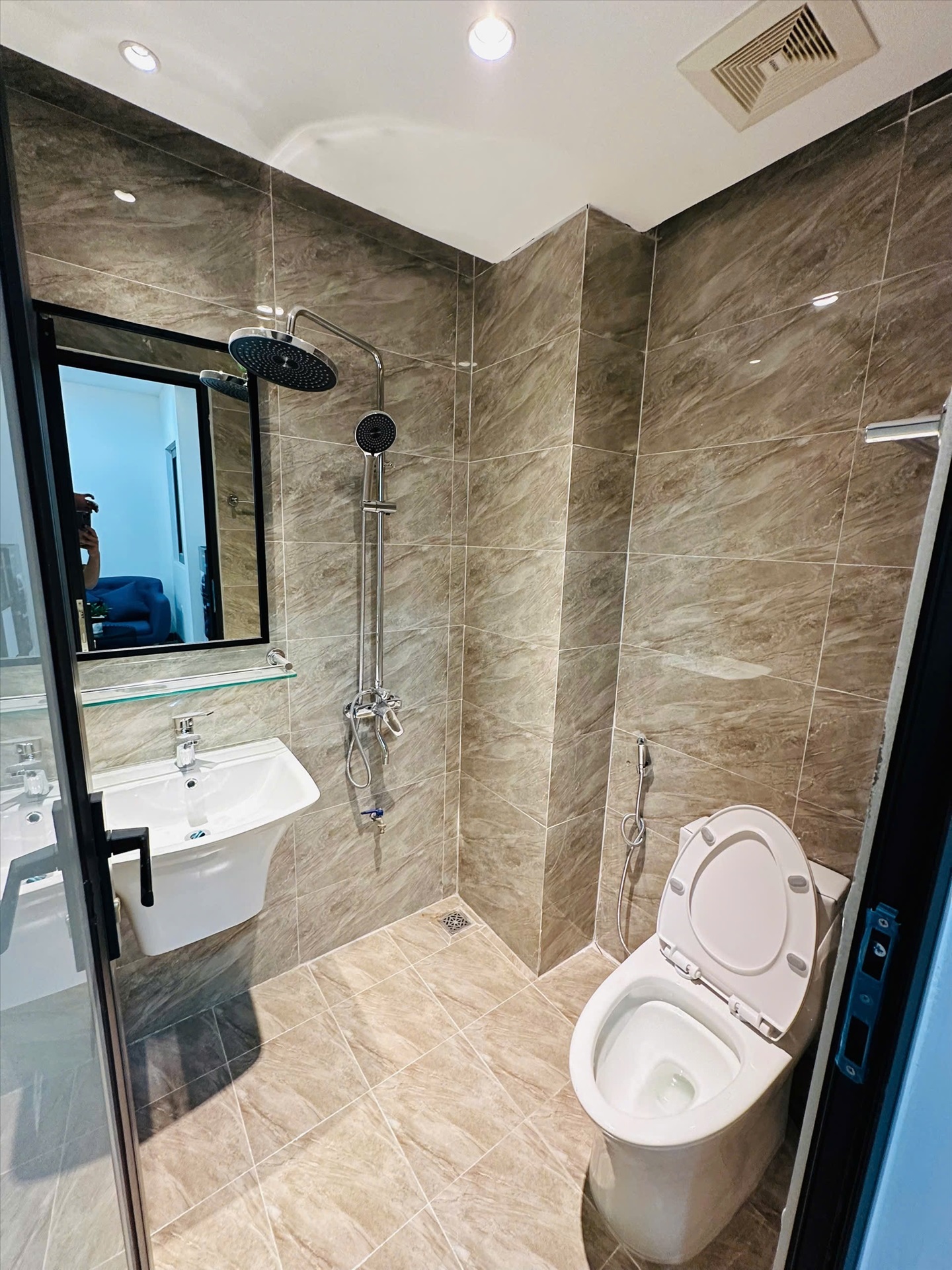 Phòng trọ Studio 25m2 tại HN Home Đê La Thành - Đống Đa - Phòng tắm