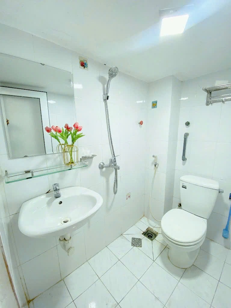 Phòng trọ Studio 25m2 tại Roomy Home Cộng Hòa - Tân Bình - Phòng tắm