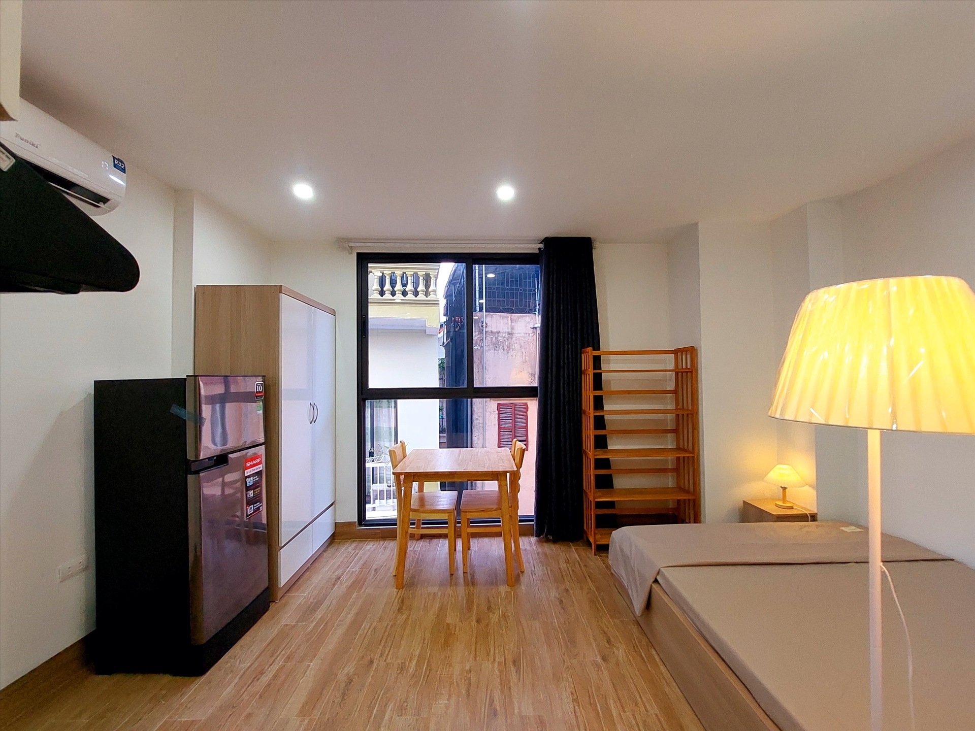 Phòng trọ Studio 30m2 tại GD Home Lạc Long Quân - Cầu Giấy - Phòng khách