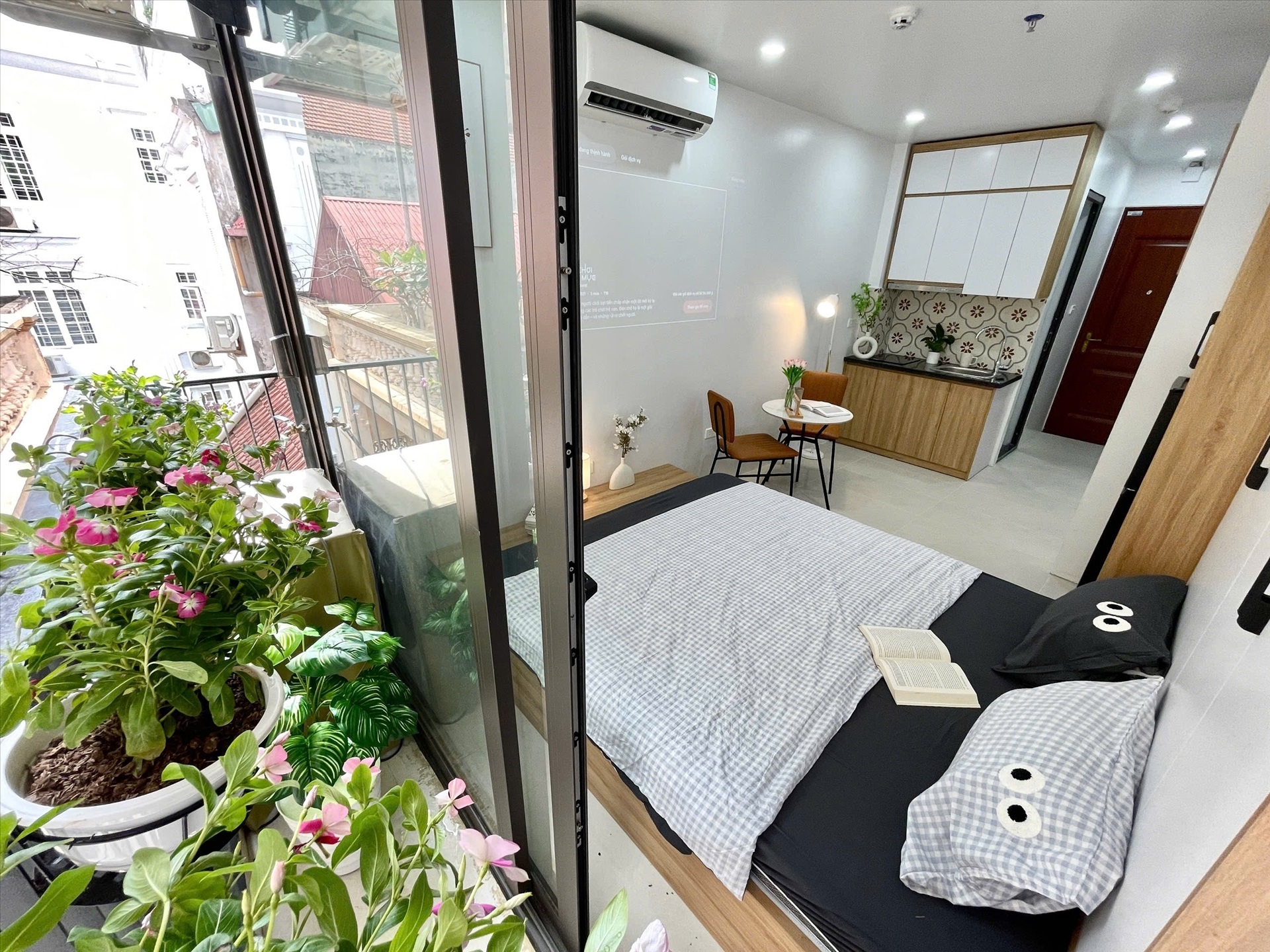 Phòng trọ Studio 26m2 tại Airstay Hoàng Quốc Việt  - Phòng ngủ