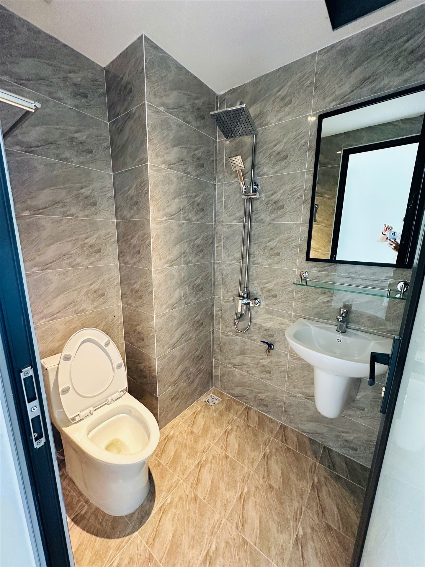 Phòng trọ Studio 20m2 tại HN Housing Nguyễn Khánh Toàn - Cầu Giấy - Phòng tắm