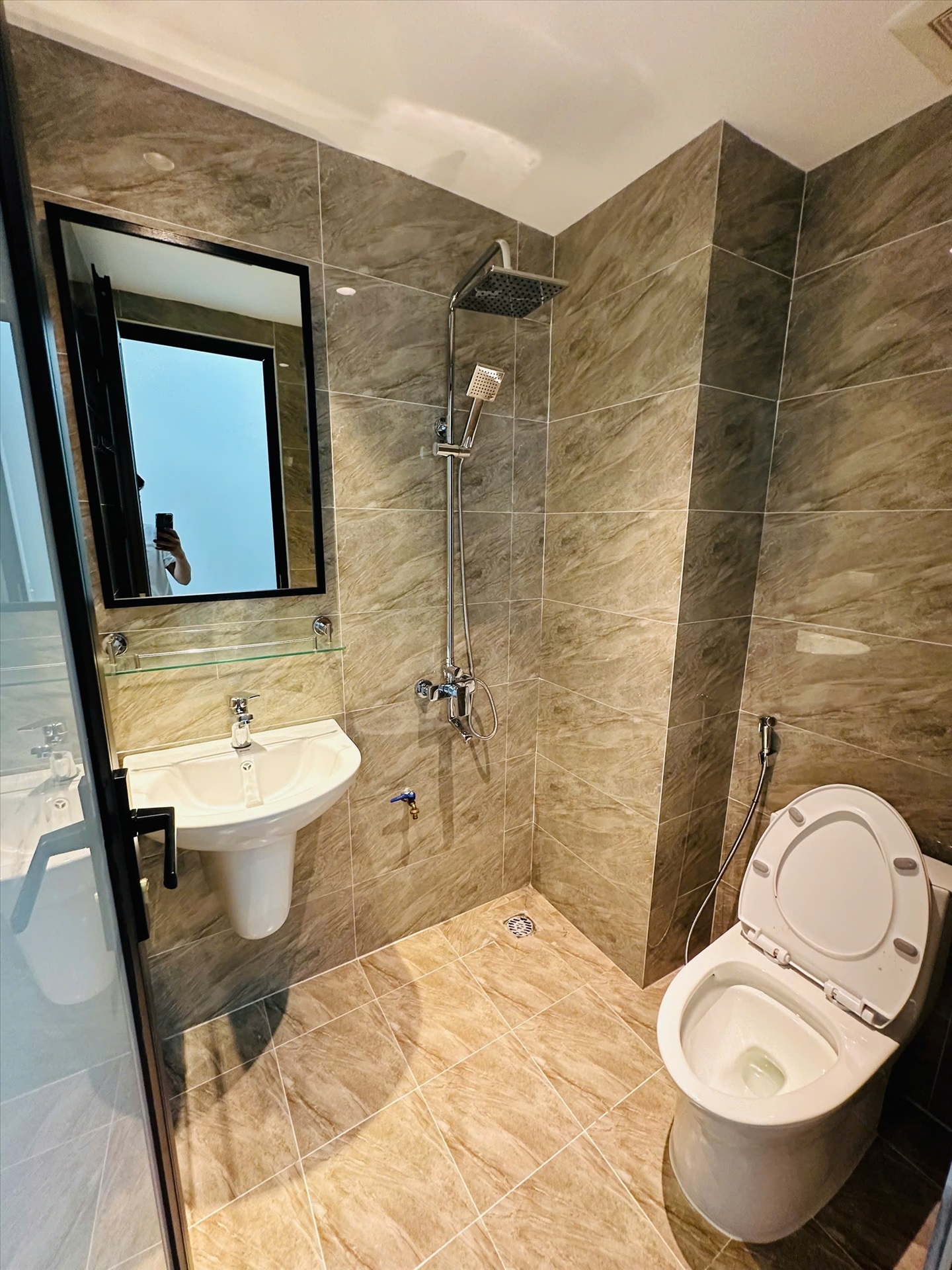 Phòng trọ Studio 20m2 tại HN Housing Nguyễn Khánh Toàn - Cầu Giấy - Phòng tắm