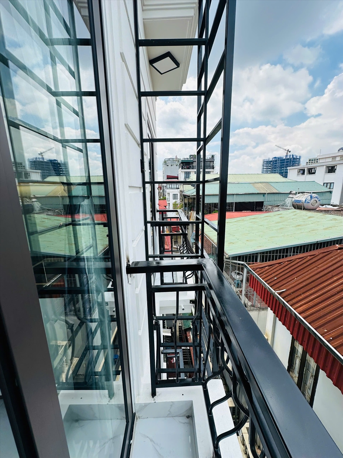 Phòng trọ Studio 20m2 tại HN Housing Nguyễn Khánh Toàn - Cầu Giấy - Ban công