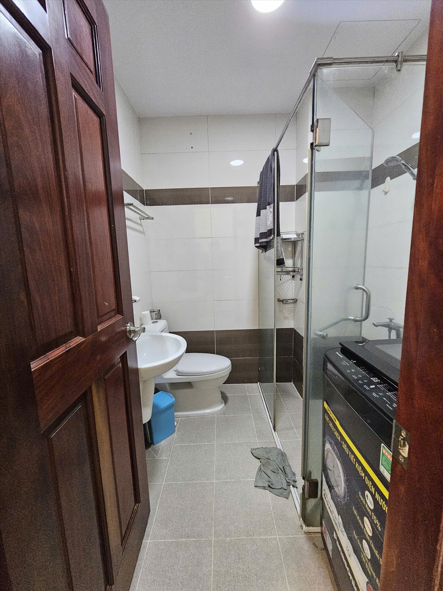 Phòng trọ 2 Phòng ngủ 44m2 tại HN Home Lâm Văn Bền - Quận 7 - Phòng tắm